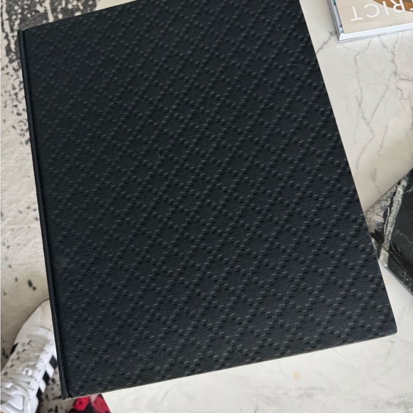 Gucci coffee table book - Picture 8 of 14